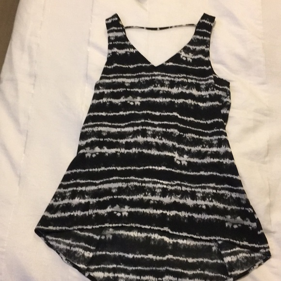 Black and White Print Blouse with High- Low Hem - Picture 1 of 1